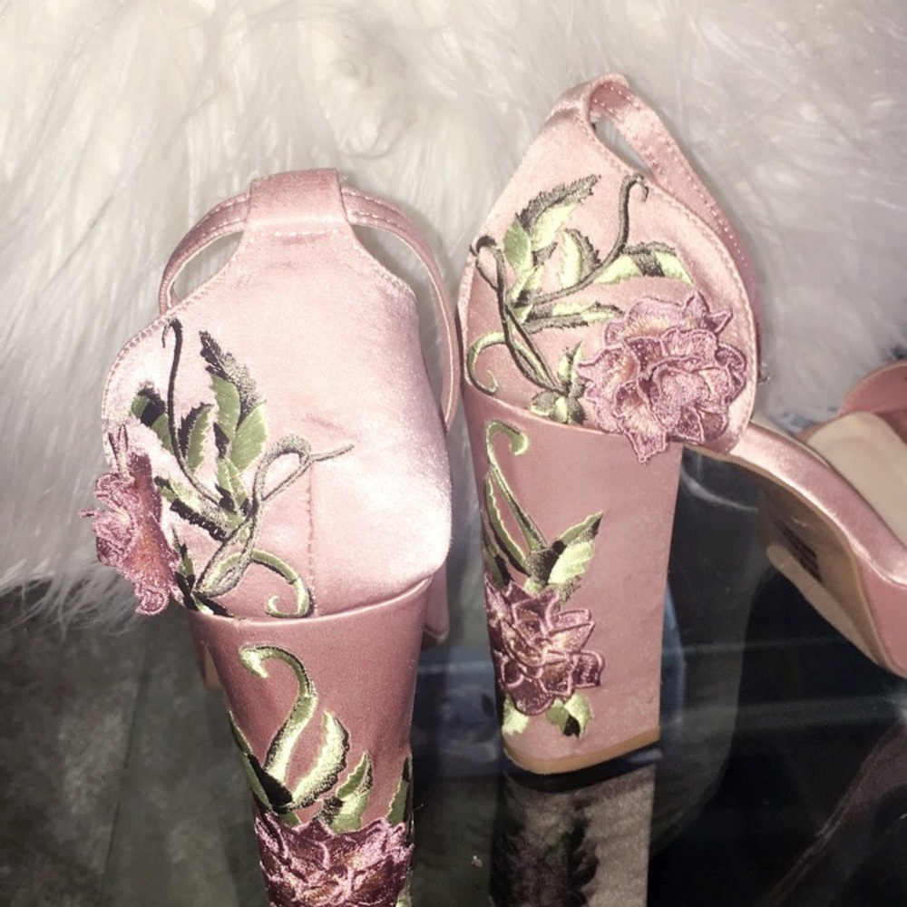 Heels - Picture 2 of 3